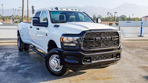 2023 RAM 3500 Tradesman Crew Cab 4x4 8' Box