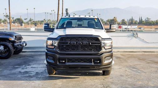 2023 RAM 3500 Tradesman Crew Cab 4x4 8' Box