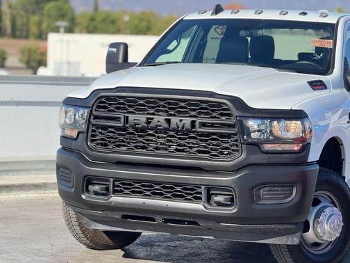 2023 RAM 3500 Tradesman Crew Cab 4x4 8' Box