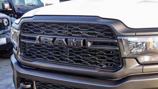 2023 RAM 3500 Tradesman Crew Cab 4x4 8' Box