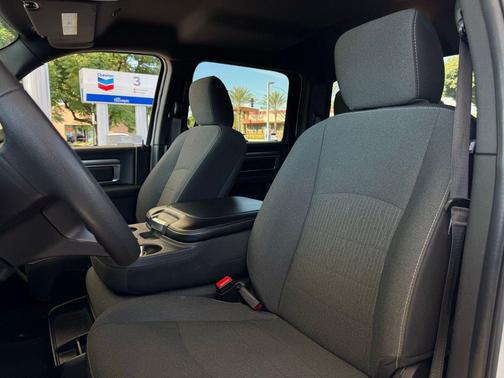 2024 RAM 1500 Classic Warlock Crew Cab 4x4 5'7' Box