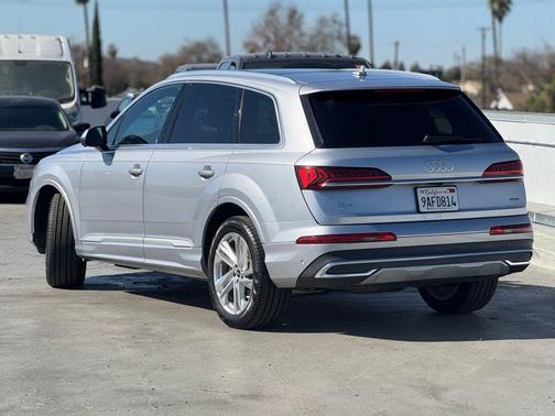 2022 Audi Q7 55 Premium Plus