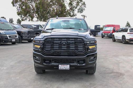 Diamond Black Crystal Pearlcoat 2025 RAM 2500 Big Horn Crew Cab 4x4 6'4' Box