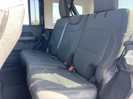 2024 Jeep Wrangler 4-Door Sahara 4x4