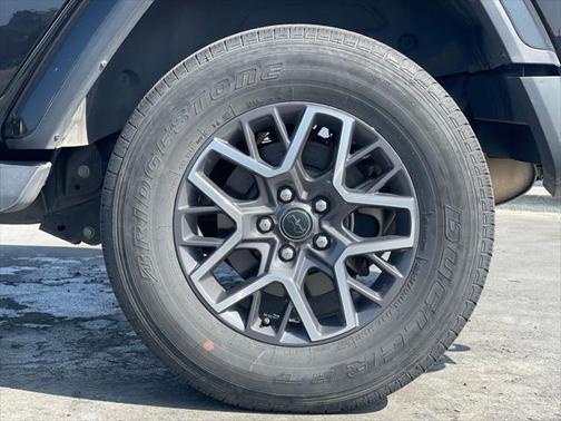 2024 Jeep Wrangler 4-Door Sahara 4x4