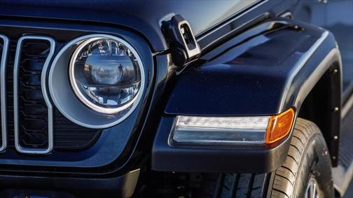 2024 Jeep Wrangler 4-Door Sahara 4x4