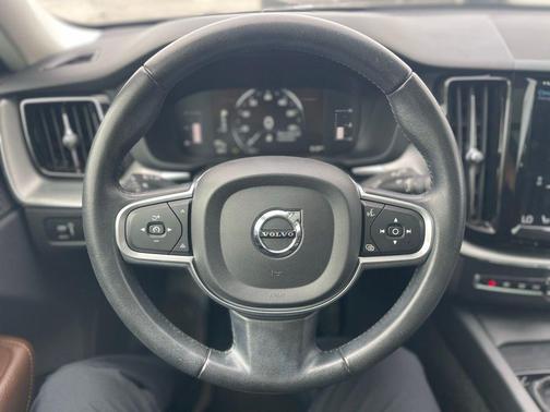 2019 Volvo XC60 T6 Momentum