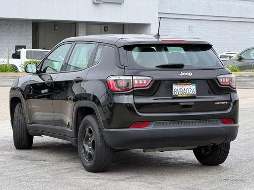 Diamond Black Crystal Pearlcoat 2021 Jeep Compass Sport