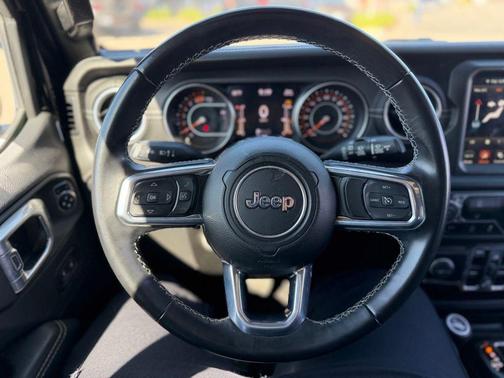 Black Clearcoat 2022 Jeep Wrangler Unlimited Sahara