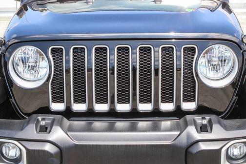 Black Clearcoat 2022 Jeep Wrangler Unlimited Sahara