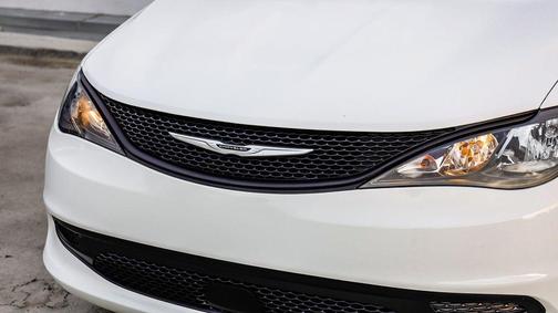 2024 Chrysler Voyager LX