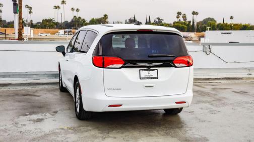 2024 Chrysler Voyager LX