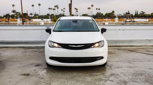 2024 Chrysler Voyager LX