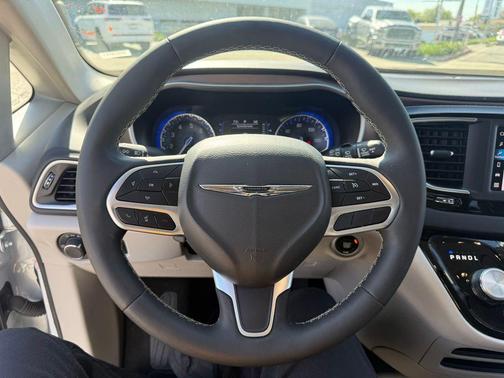 2024 Chrysler Voyager LX