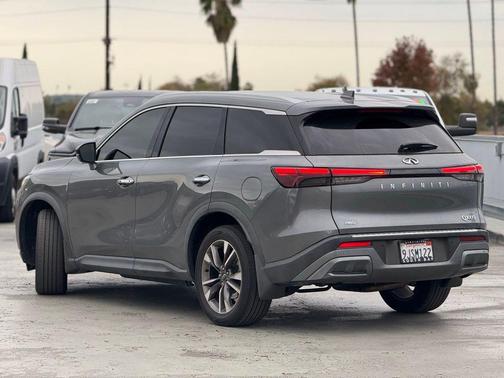 2022 INFINITI QX60 Luxe