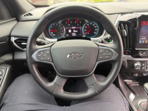 Summit White 2023 Chevrolet Traverse RS