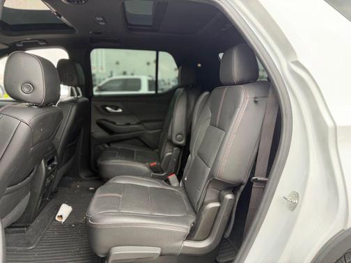 Summit White 2023 Chevrolet Traverse RS