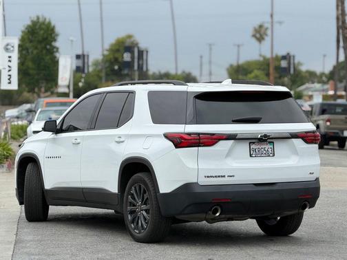 Summit White 2023 Chevrolet Traverse RS