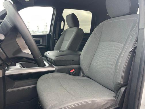 2023 RAM 1500 Classic Warlock Crew Cab 4x4 5'7' Box