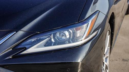 2019 Lexus ES 300h Base