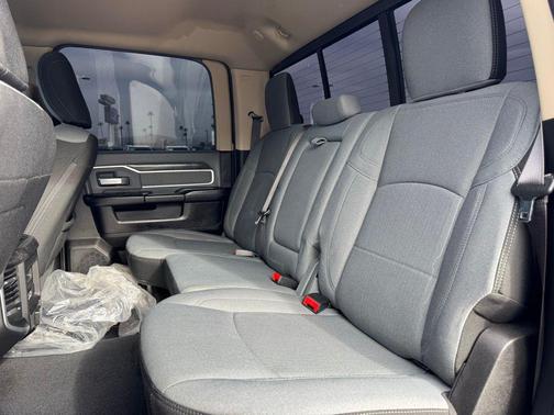 2019 RAM 2500 Big Horn Crew Cab 4x4 6'4' Box