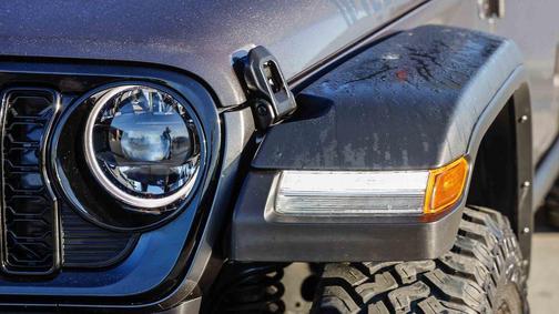 Granite Crystal Metallic Clearcoat 2025 Jeep Wrangler Willys