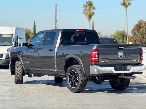 2020 RAM 2500 Laramie Crew Cab 4X4 6'4' Box
