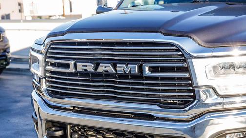 2020 RAM 2500 Laramie Crew Cab 4X4 6'4' Box