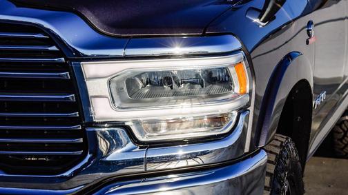 2020 RAM 2500 Laramie Crew Cab 4X4 6'4' Box