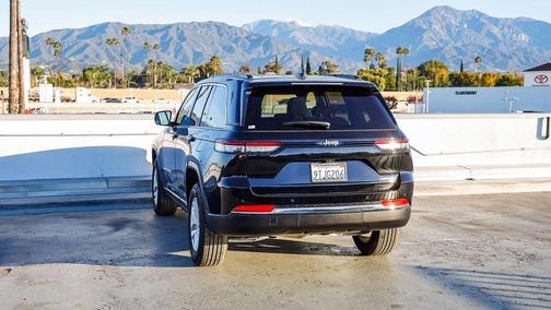 2025 Jeep Grand Cherokee Laredo