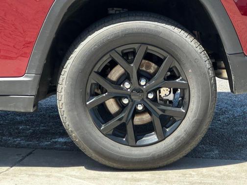 Velvet Red Pearlcoat 2025 Jeep Grand Cherokee Altitude