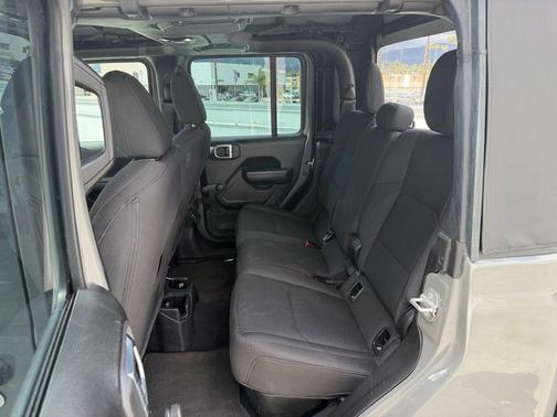 Sting-Gray Clearcoat 2022 Jeep Gladiator Sport