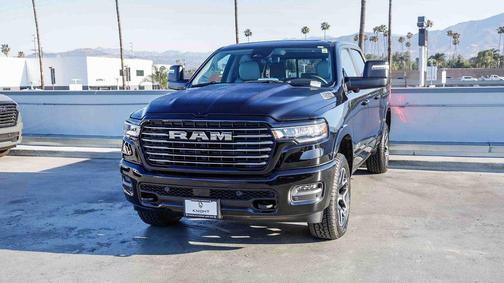 Diamond Black Crystal Pearlcoat 2026 RAM 1500 Laramie