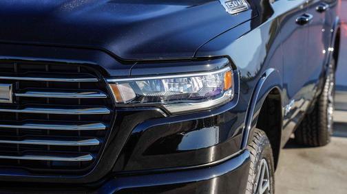 Diamond Black Crystal Pearlcoat 2026 RAM 1500 Laramie