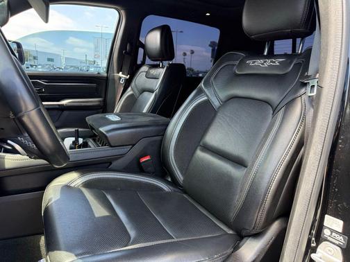Diamond Black Crystal Pearlcoat 2022 RAM 1500 TRX