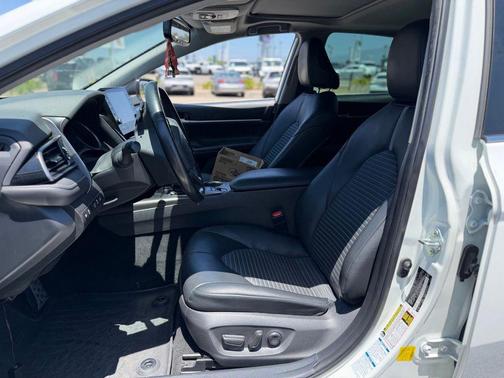 White 2022 Toyota Camry SE