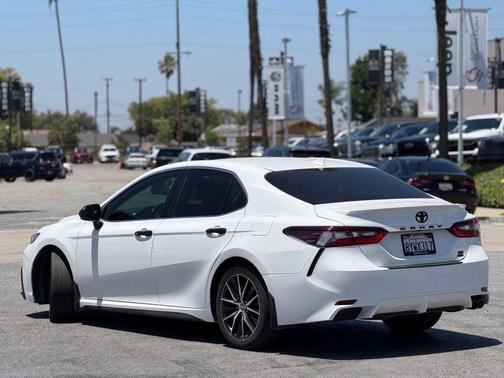 White 2022 Toyota Camry SE