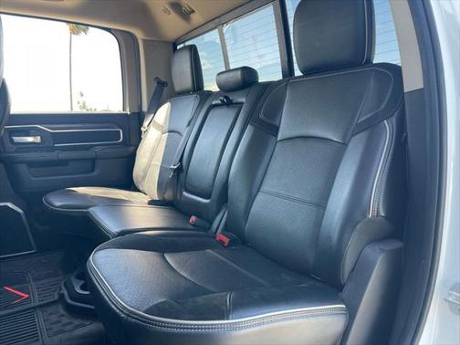 2020 RAM 2500 Laramie Crew Cab 4X4 6'4' Box