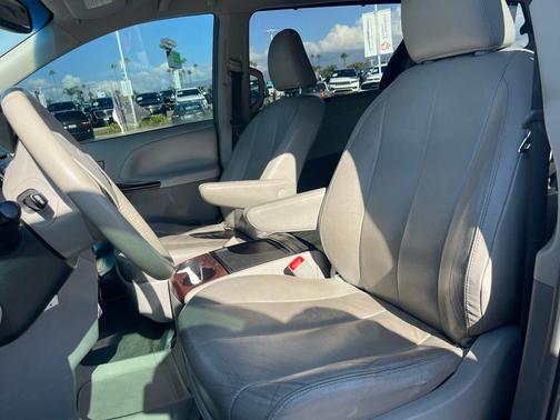 2014 Toyota Sienna XLE