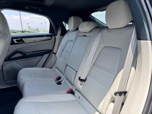 2022 Porsche Cayenne Platinum Edition