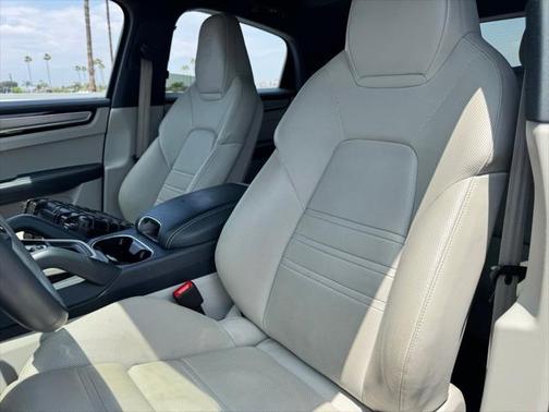 2022 Porsche Cayenne Platinum Edition