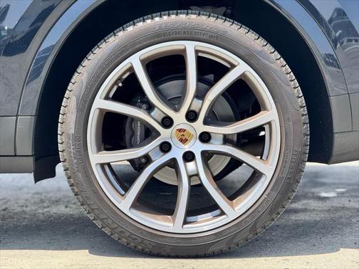 2022 Porsche Cayenne Platinum Edition