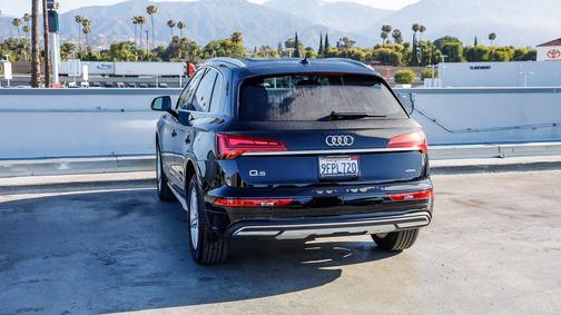 Brilliant Black 2023 Audi Q5 40 Premium