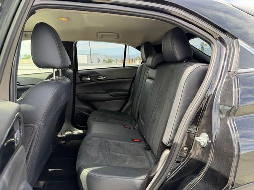 Labrador Black Pearl 2025 Mitsubishi Eclipse Cross SE