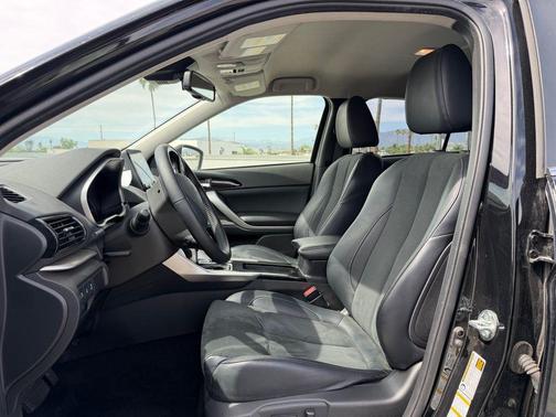 Labrador Black Pearl 2025 Mitsubishi Eclipse Cross SE