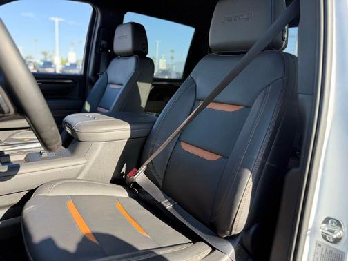 2025 GMC Sierra 2500 AT4