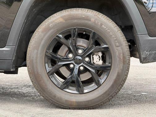 Diamond Black Crystal Pearlcoat 2025 Jeep Grand Cherokee Altitude