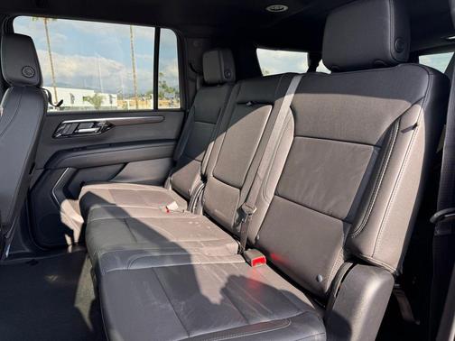 2025 Chevrolet Suburban 4WD Z71