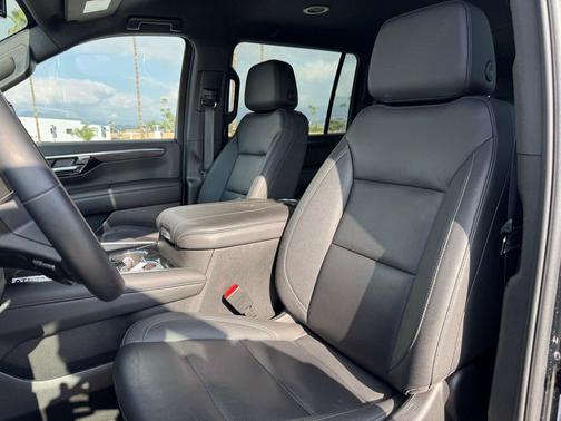 2025 Chevrolet Suburban 4WD Z71