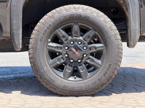 Onyx Black 2025 GMC Sierra 2500 AT4